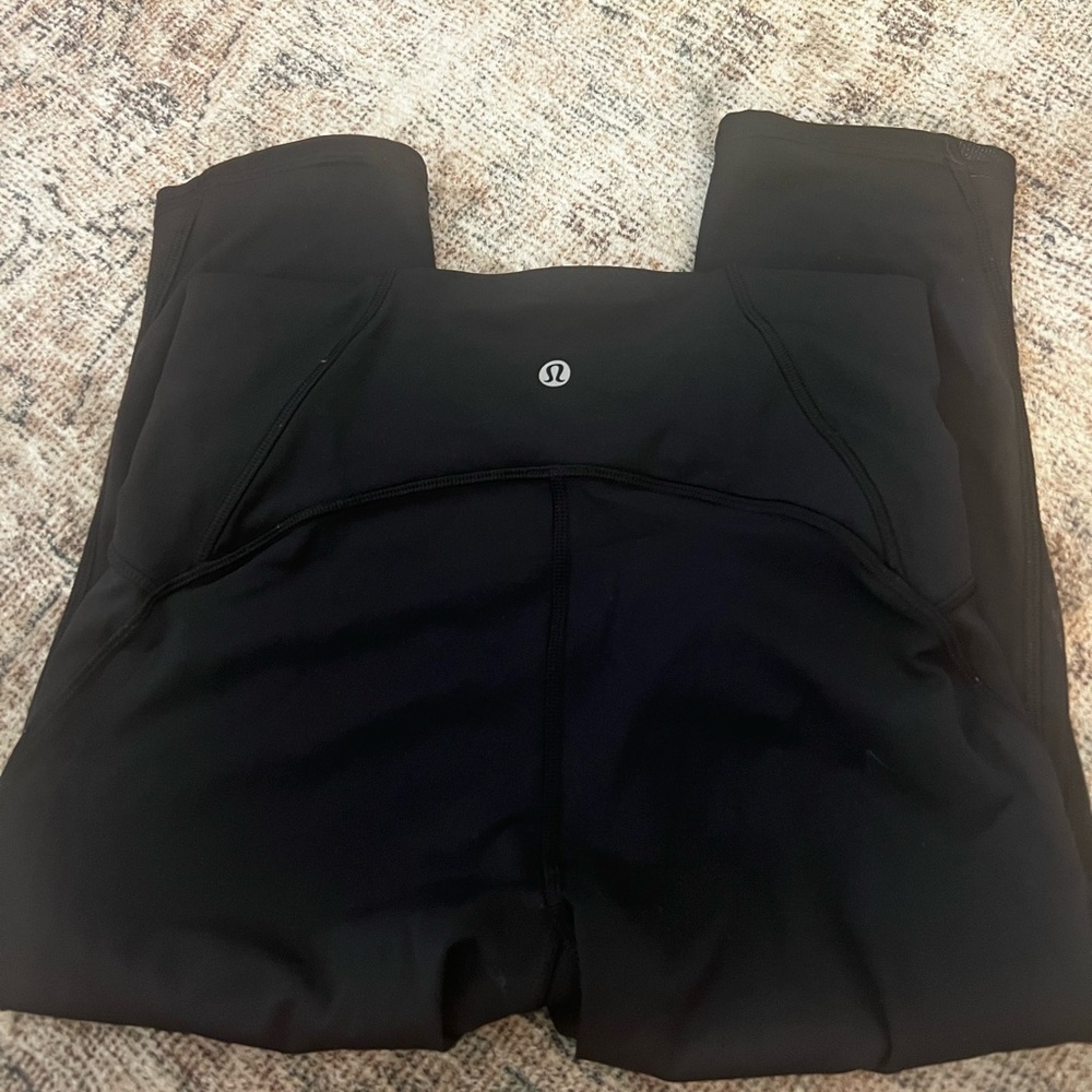 Lululemon athletica cropped black leggings size 6 - Picture 2 of 3